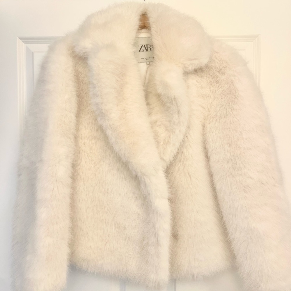 Zara Women's Trendy White Fur Jacket